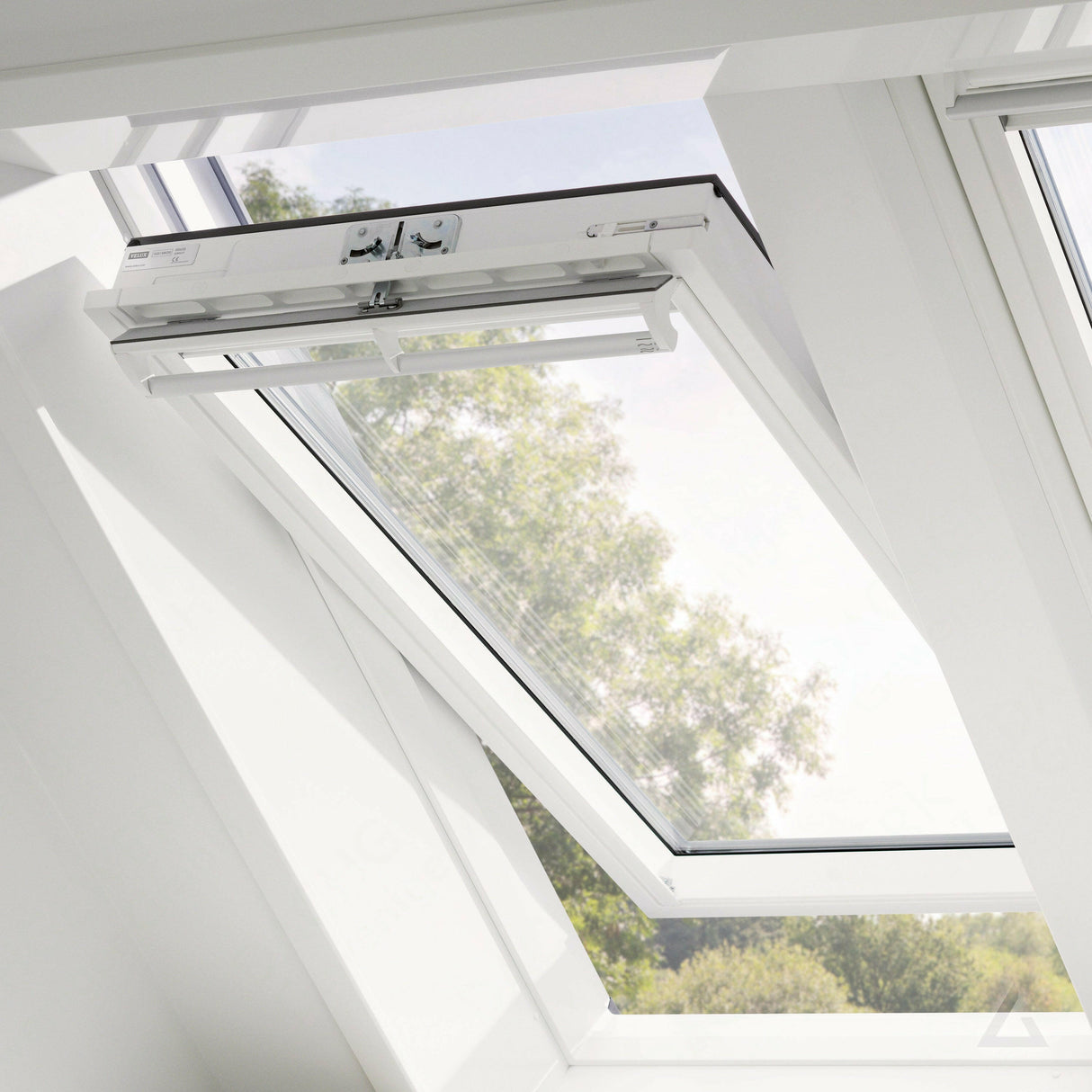 66x118 cm VELUX GGU FK06 0366 Manual Centre-Pivot Roof Window | White Polyurethane Maintenance Free | Triple Glazed.